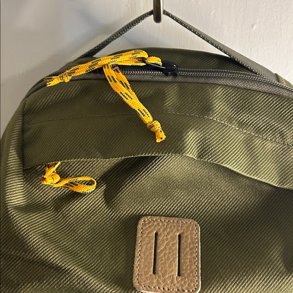 The North Face Classic Commuter Laptop Daypack - Picture 3 of 9